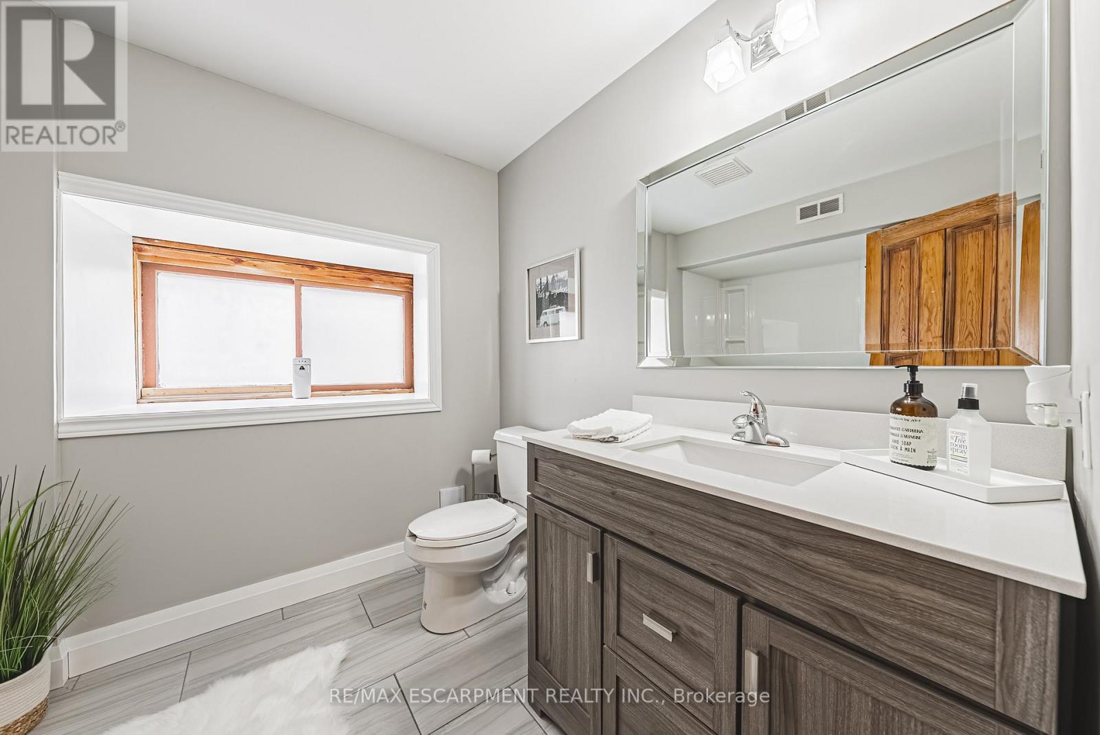 110 Freelton Road, Hamilton, Ontario  L8B 0Z3 - Photo 13 - X12485540