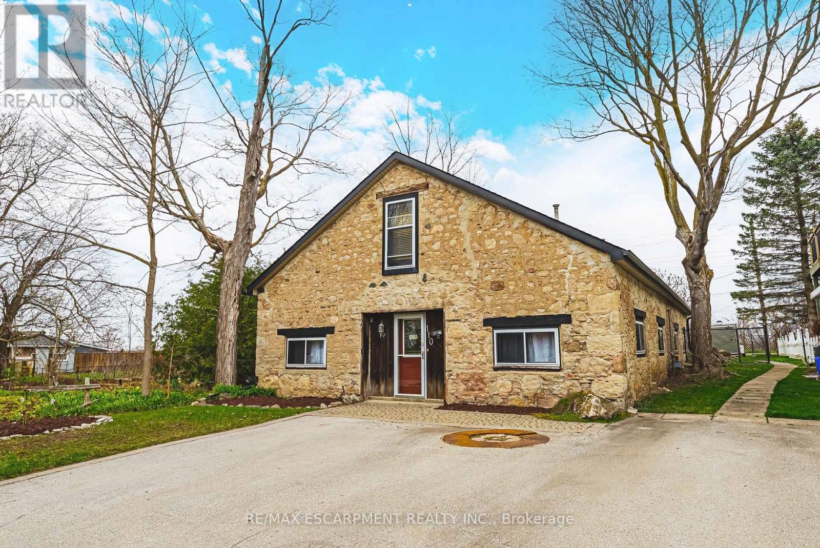 110 Freelton Road, Hamilton, Ontario  L8B 0Z3 - Photo 2 - X12485541