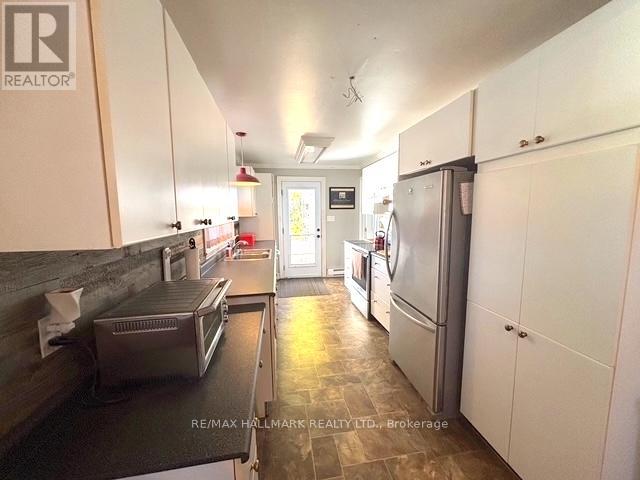 20 Bayview Drive, Kawartha Lakes, Ontario  K0M 1A0 - Photo 3 - X12485544