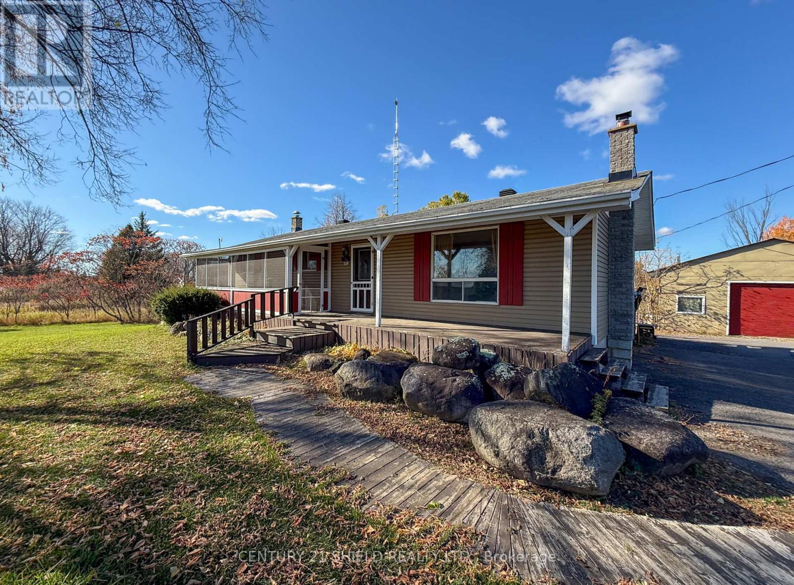 16297 Northfield Road, South Stormont, Ontario  K0C 1Y0 - Photo 1 - X12485561