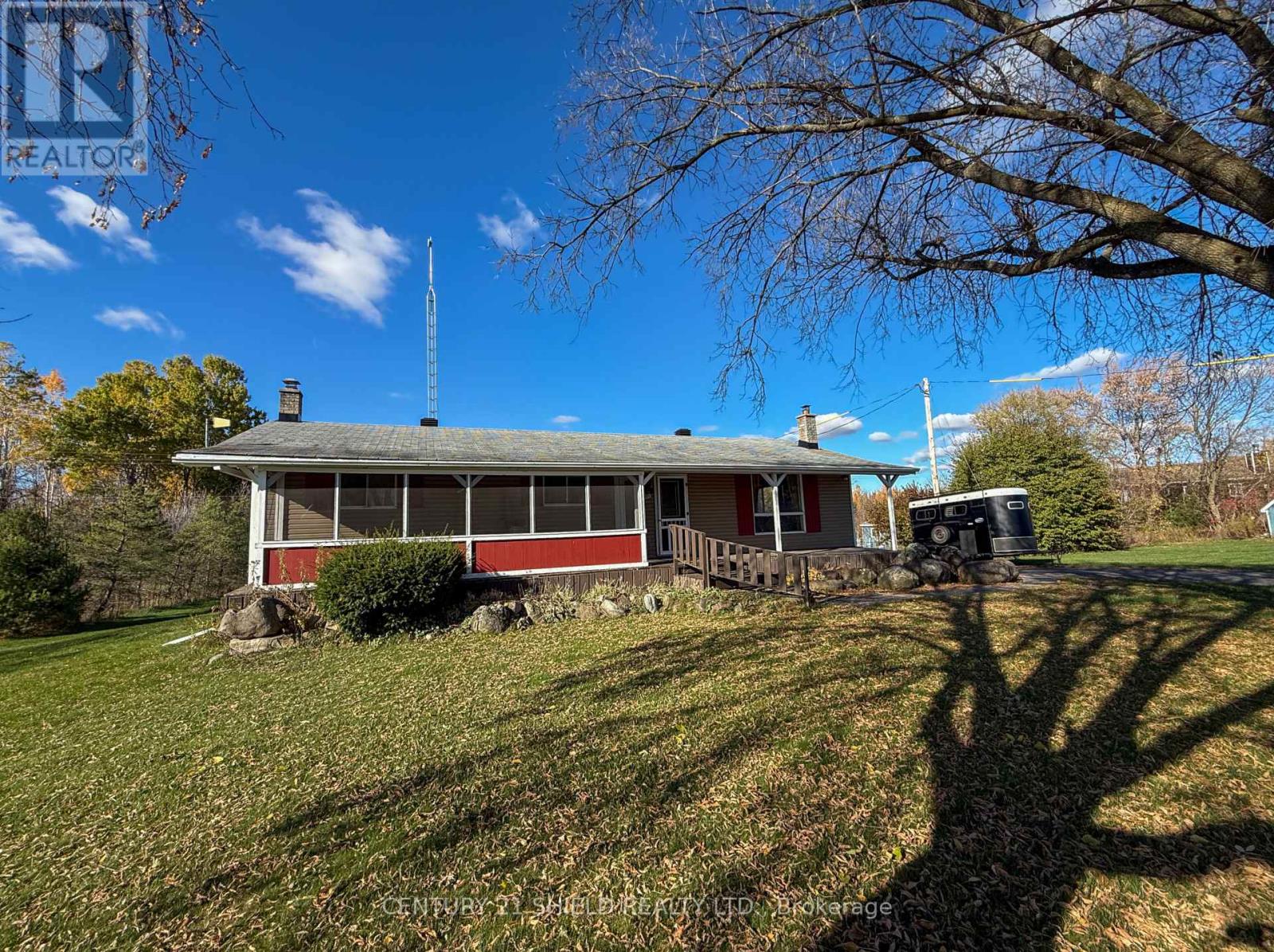 16297 Northfield Road, South Stormont, Ontario  K0C 1Y0 - Photo 2 - X12485561