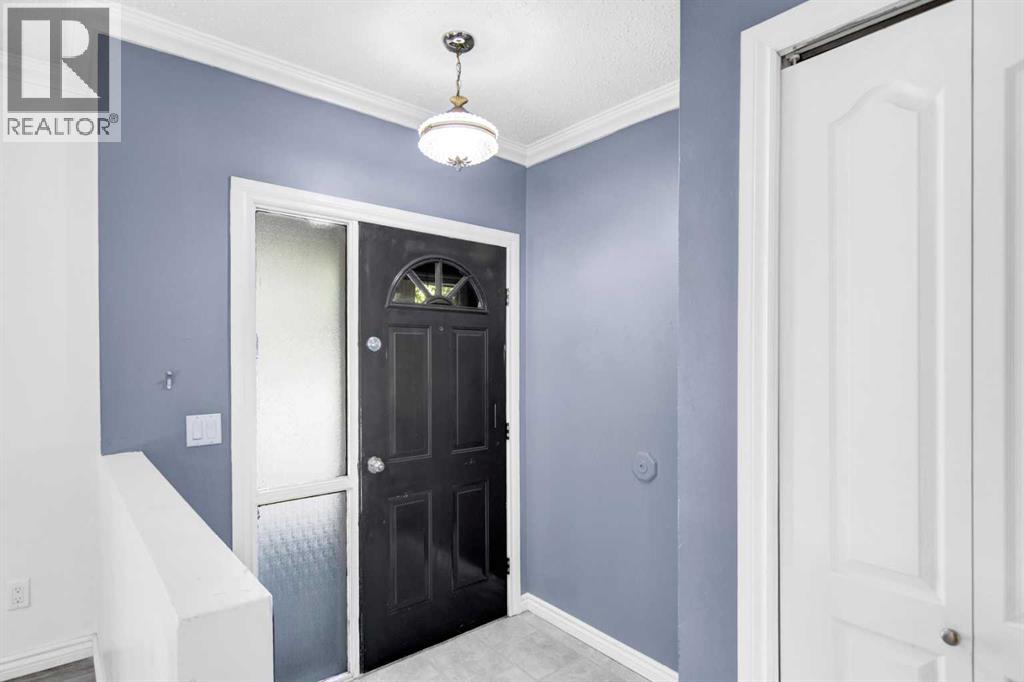 79 Oak Street, Red Deer, Alberta  T4P 1R9 - Photo 3 - A2259658