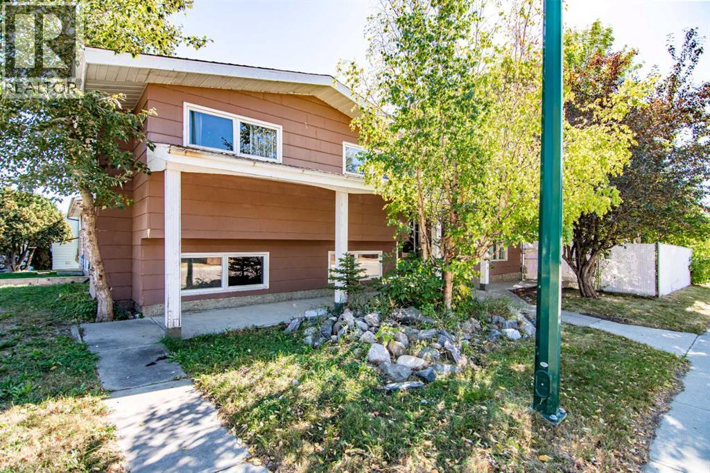 79 Oak Street, Red Deer, Alberta  T4P 1R9 - Photo 2 - A2259658