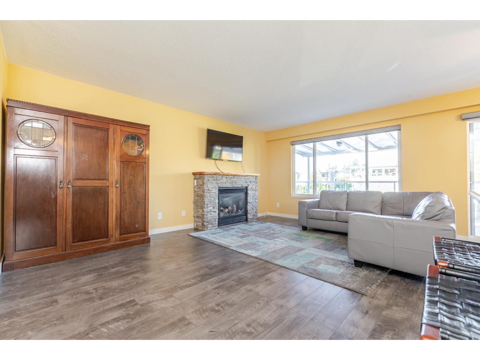 832 Stevens Street, White Rock, British Columbia  V4B 4X2 - Photo 3 - R3059191