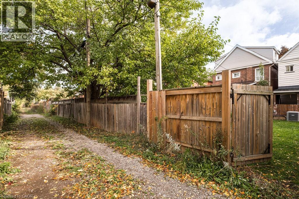 251 Balmoral Avenue N, Hamilton, Ontario  L8L 7S3 - Photo 39 - 40781183