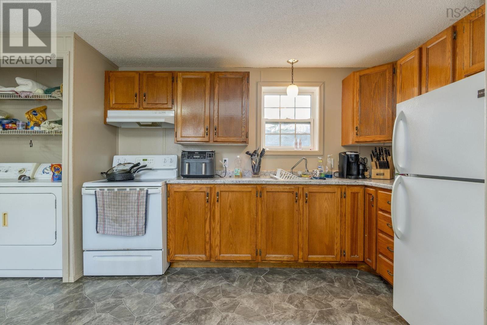 94 Commission Street, Sandy Point, Nova Scotia  B0T 1W0 - Photo 6 - 202526740