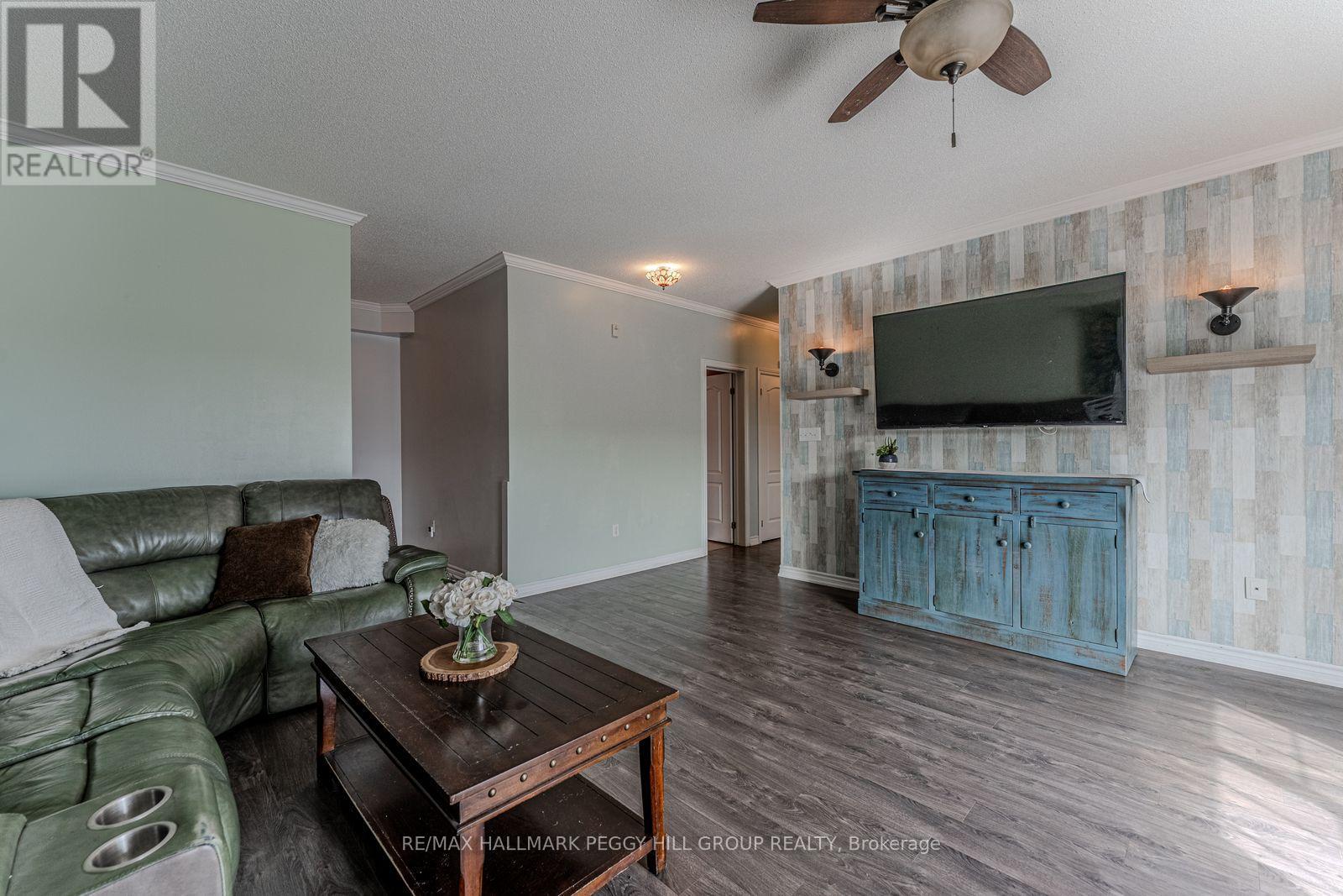 402 - 40 Ferndale Drive S, Barrie, Ontario  L4N 2L3 - Photo 4 - S12406840