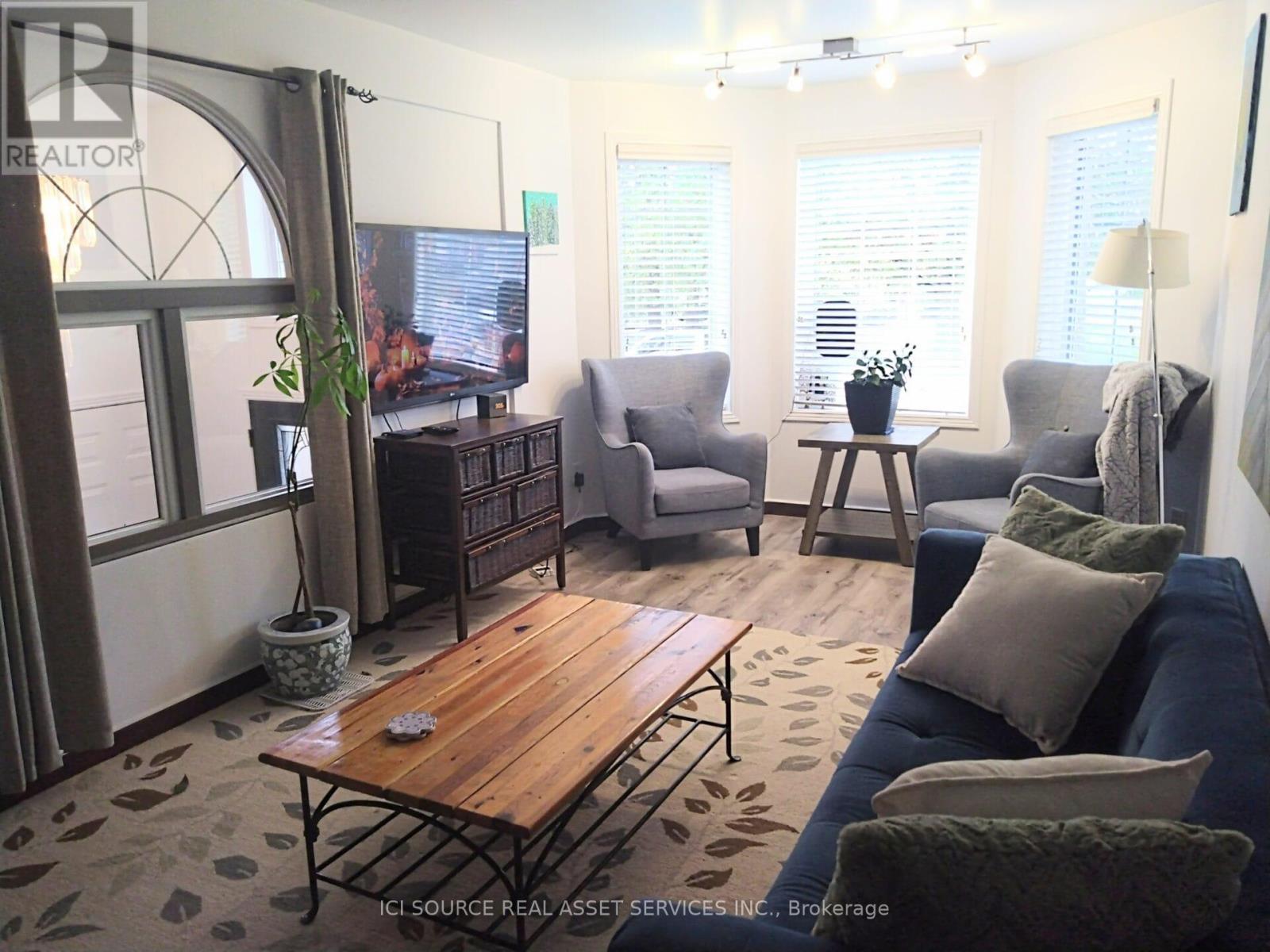 6860 Matchette Road, Lasalle, Ontario  N9J 3H7 - Photo 3 - X12418024