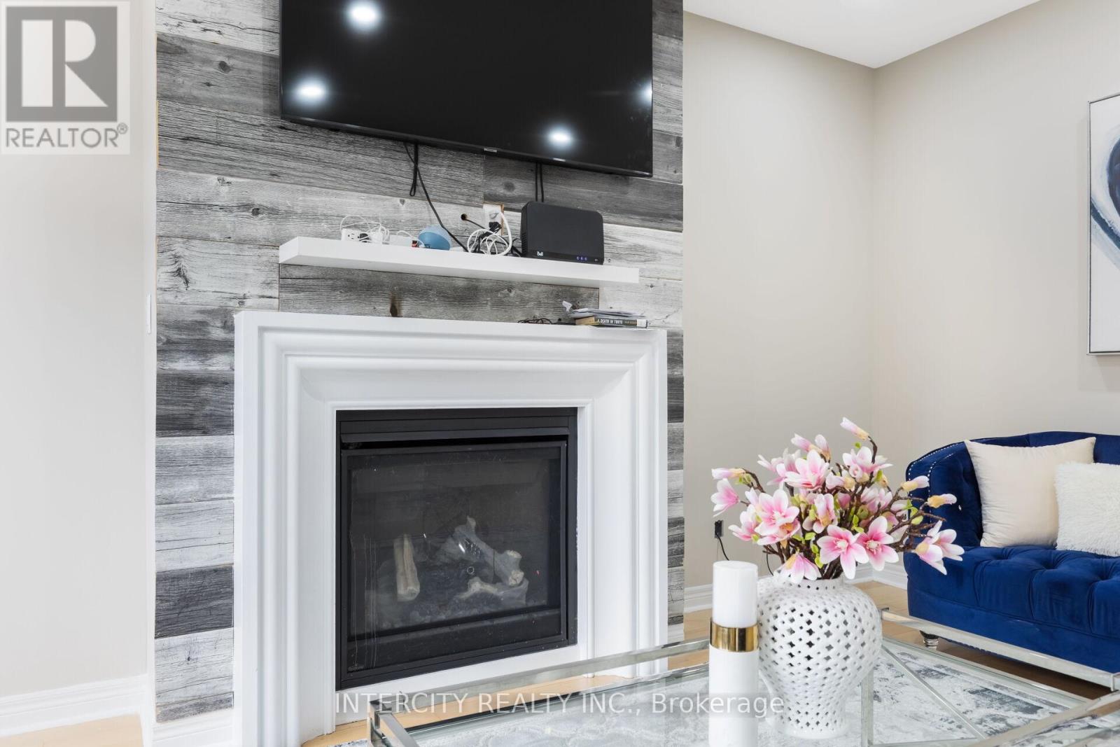 20 Russell Creek Drive, Brampton, Ontario  L6R 3Y9 - Photo 12 - W12485213