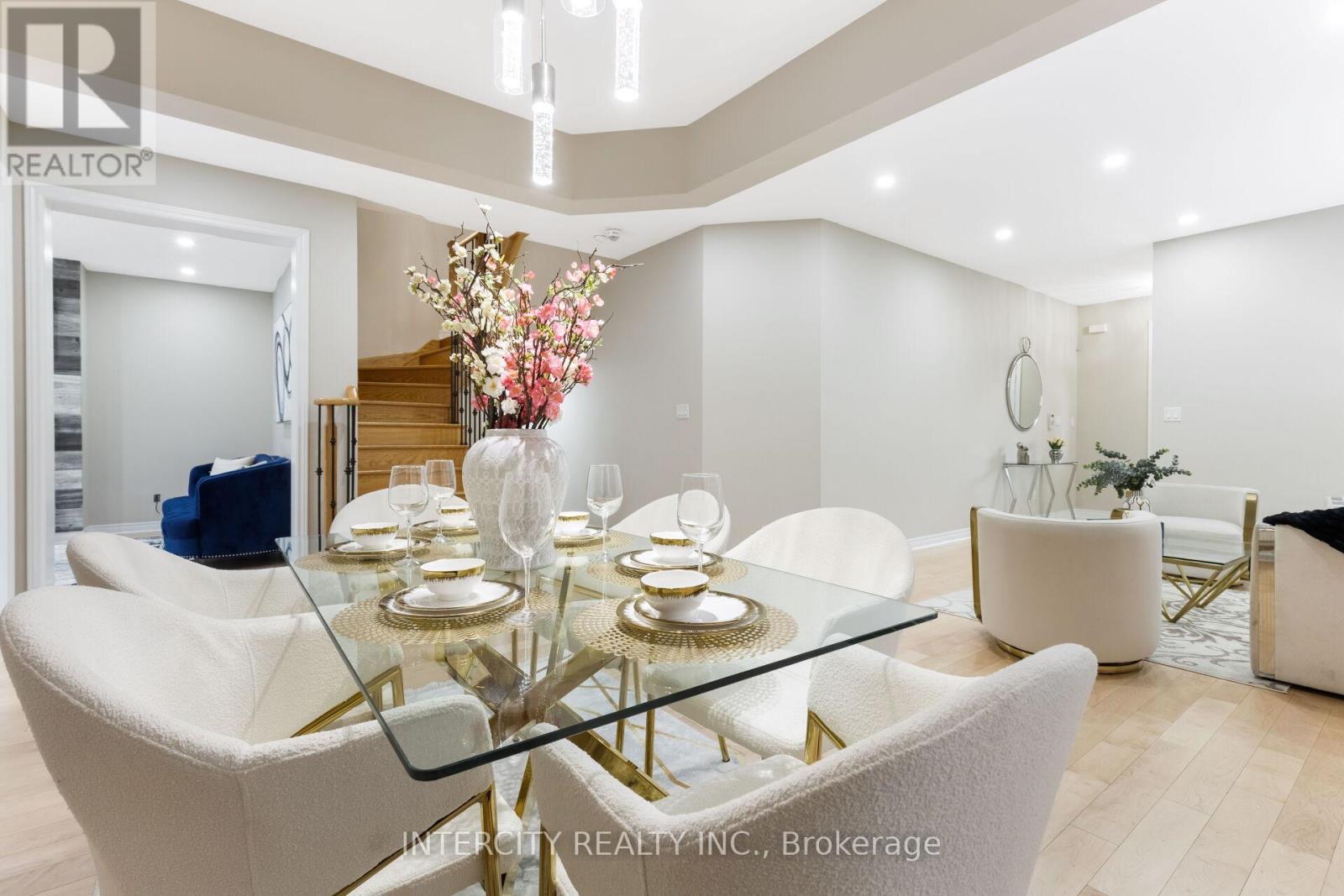 20 Russell Creek Drive, Brampton, Ontario  L6R 3Y9 - Photo 9 - W12485213