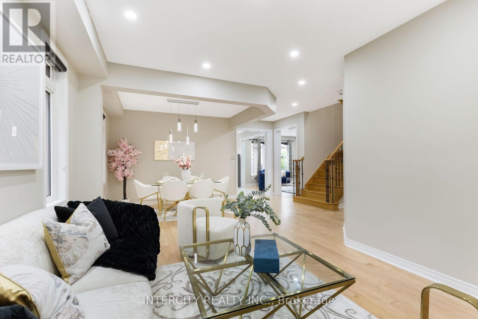 20 Russell Creek Drive, Brampton, Ontario  L6R 3Y9 - Photo 8 - W12485213