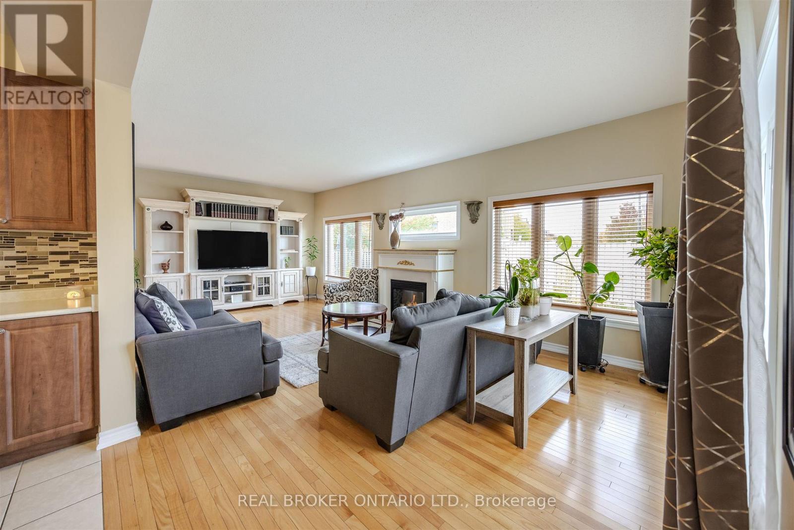 636 Serafini Crescent, Milton, Ontario  L9T 7P1 - Photo 10 - W12485535