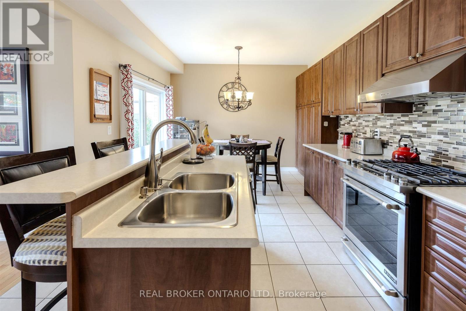 636 Serafini Crescent, Milton, Ontario  L9T 7P1 - Photo 17 - W12485535