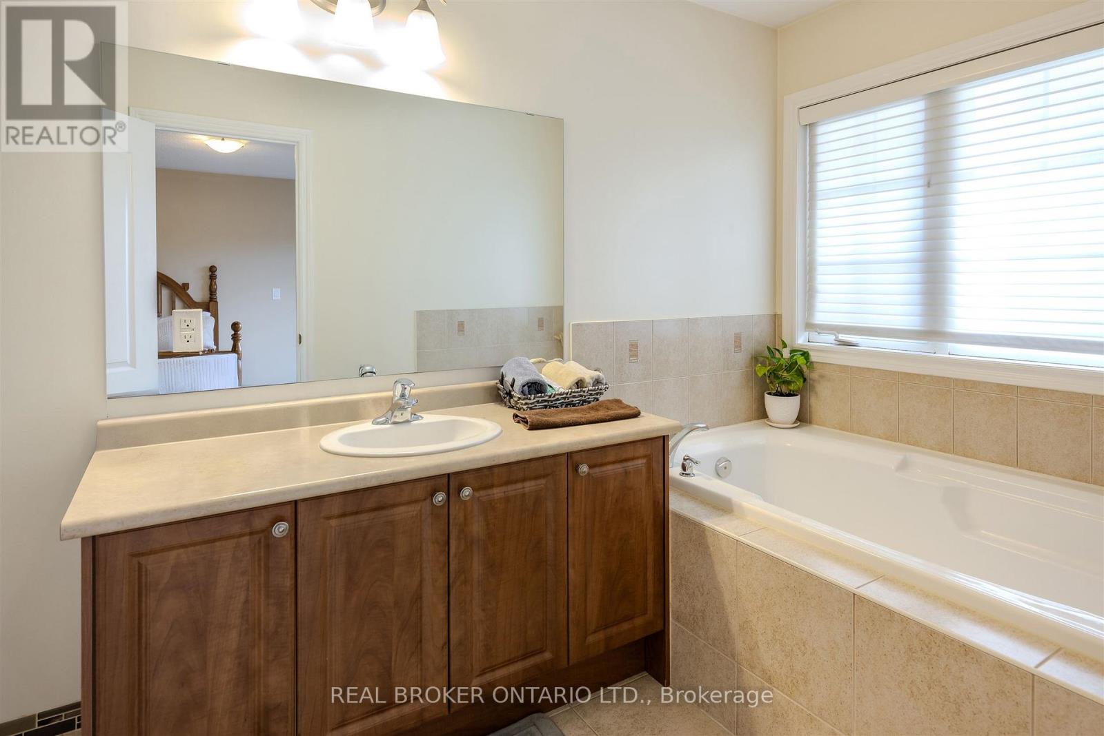 636 Serafini Crescent, Milton, Ontario  L9T 7P1 - Photo 26 - W12485535