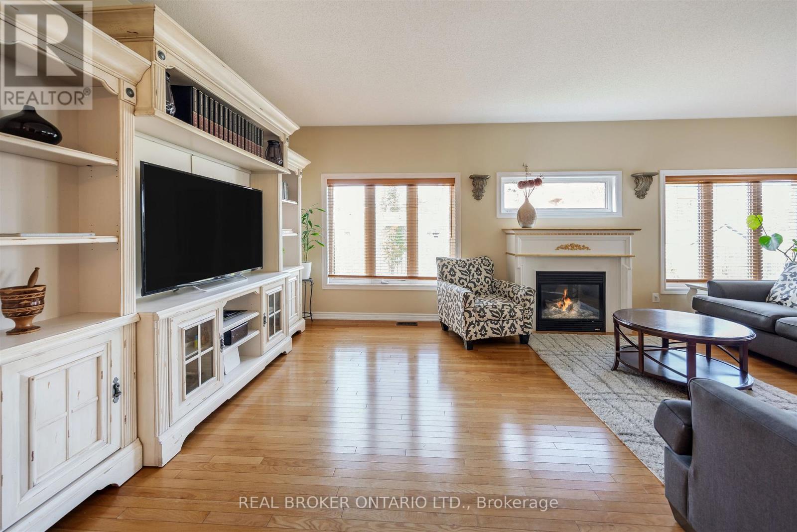 636 Serafini Crescent, Milton, Ontario  L9T 7P1 - Photo 7 - W12485535