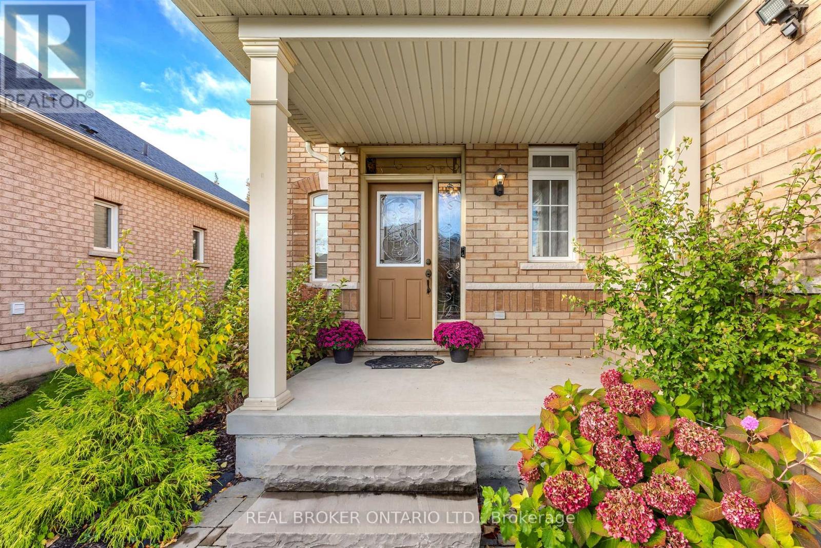 636 Serafini Crescent, Milton, Ontario  L9T 7P1 - Photo 4 - W12485535