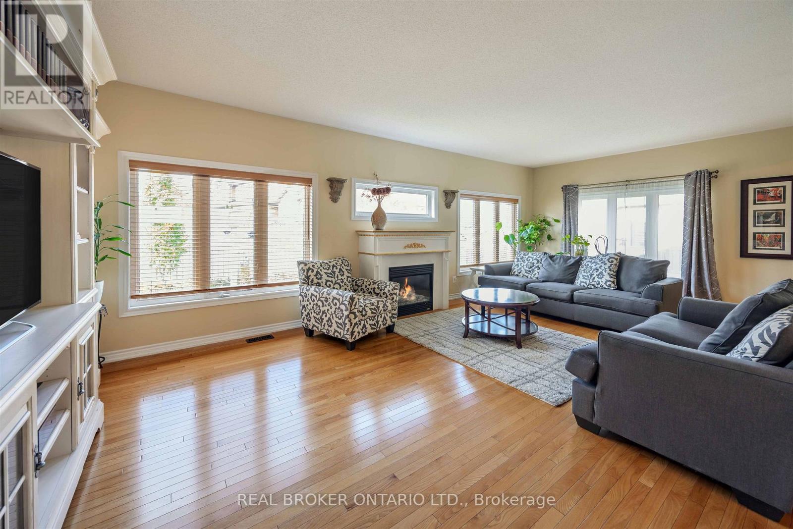 636 Serafini Crescent, Milton, Ontario  L9T 7P1 - Photo 8 - W12485535