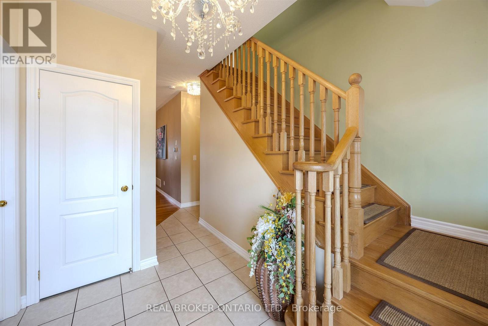 636 Serafini Crescent, Milton, Ontario  L9T 7P1 - Photo 6 - W12485535