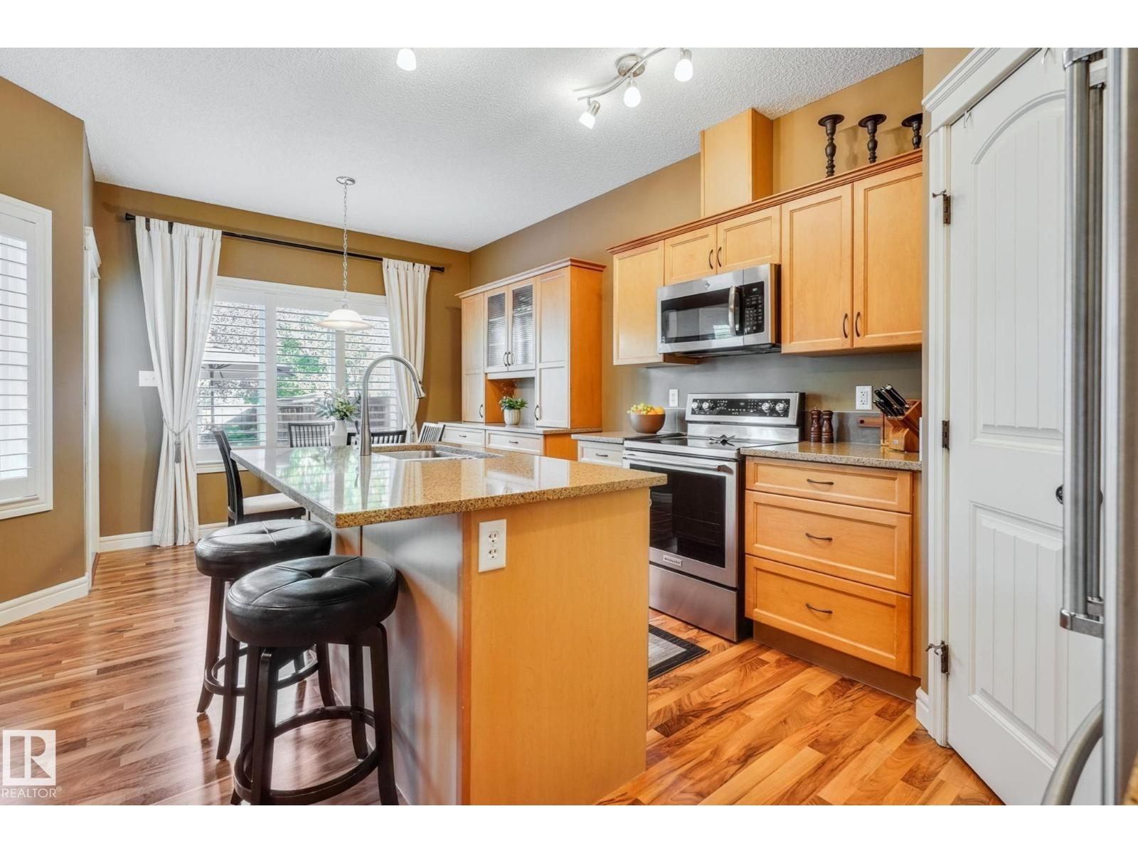 1926 119A ST SW, Edmonton, Alberta