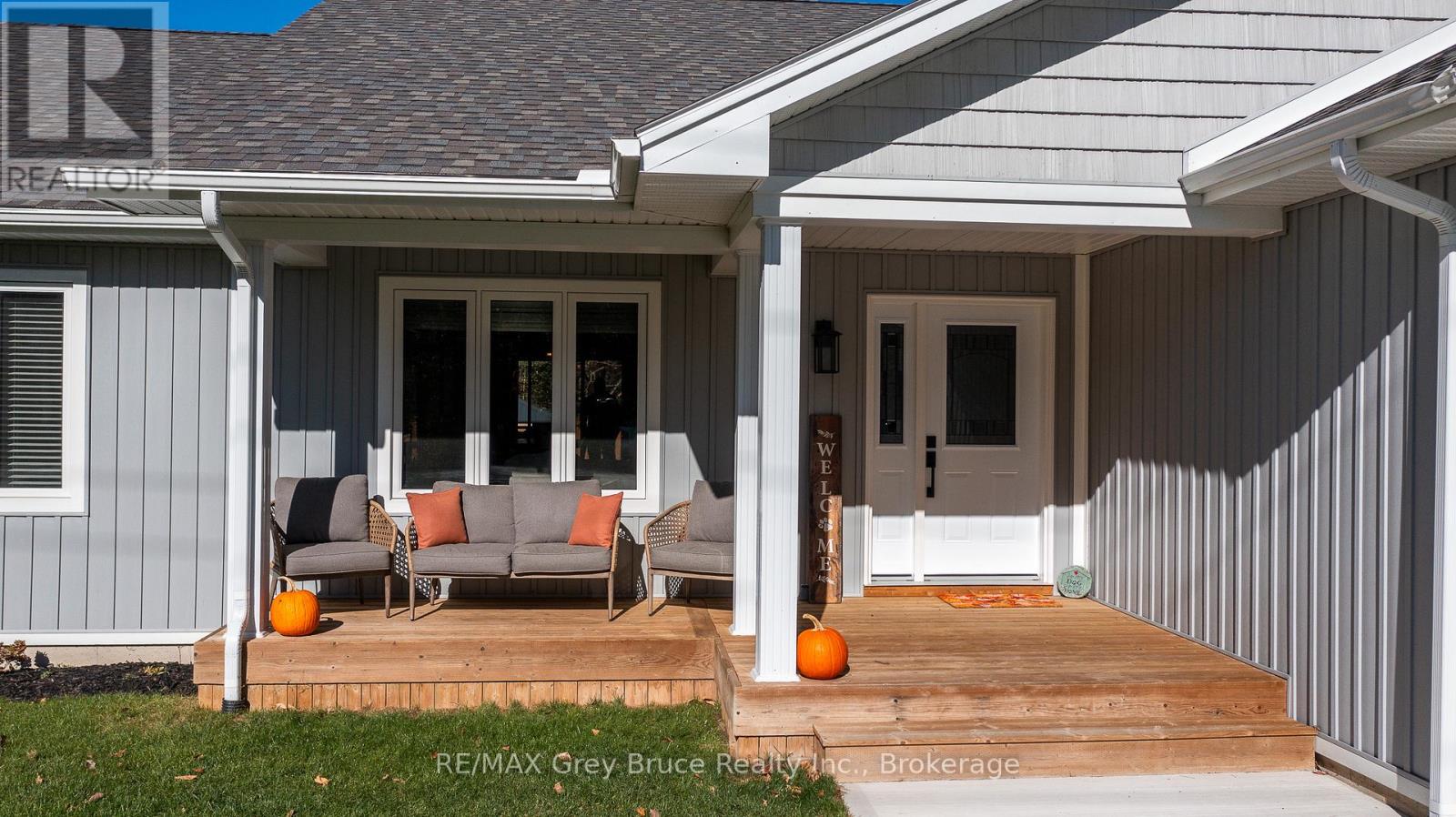 611 Sixth Street N, South Bruce Peninsula, Ontario  N0H 2G0 - Photo 2 - X12485654