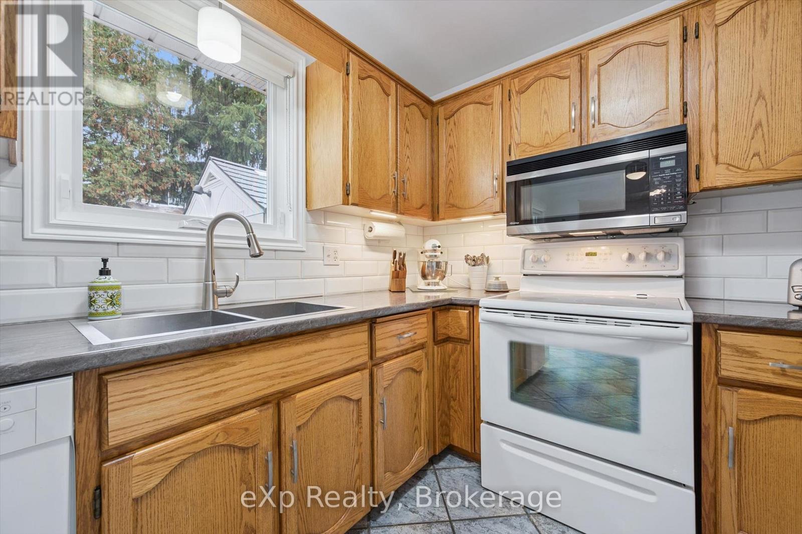 29 Celia Crescent, Guelph, Ontario  N1G 4R4 - Photo 16 - X12485674