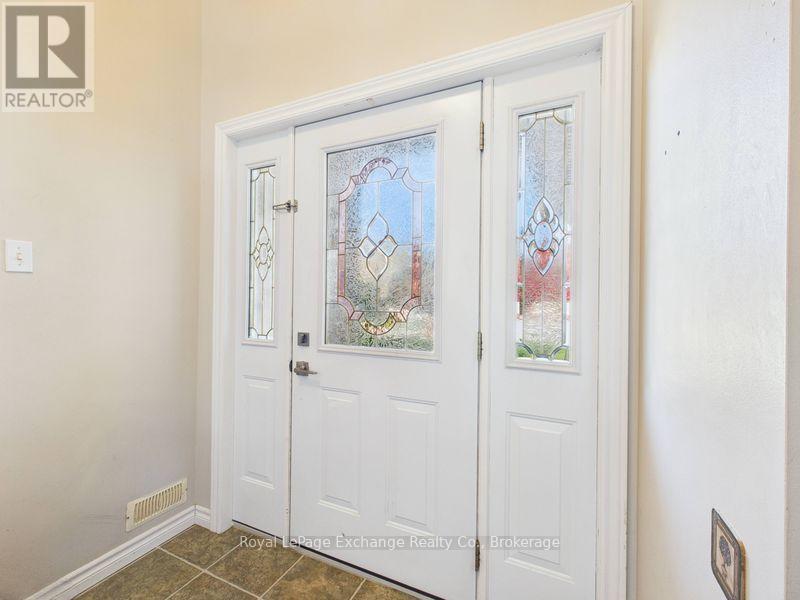 Upper - 378 Duncan Place, Kincardine, Ontario  N2Z 3B4 - Photo 2 - X12485683