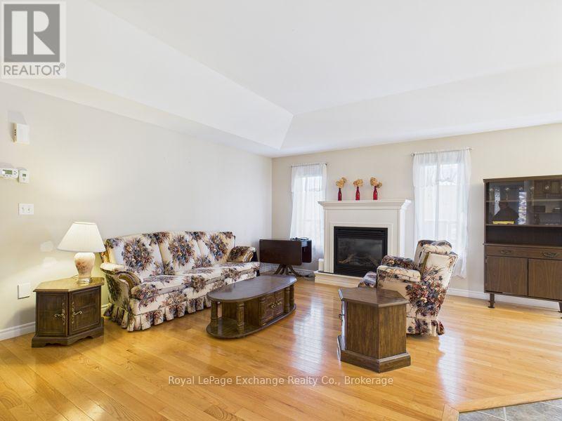 Upper - 378 Duncan Place, Kincardine, Ontario  N2Z 3B4 - Photo 7 - X12485683