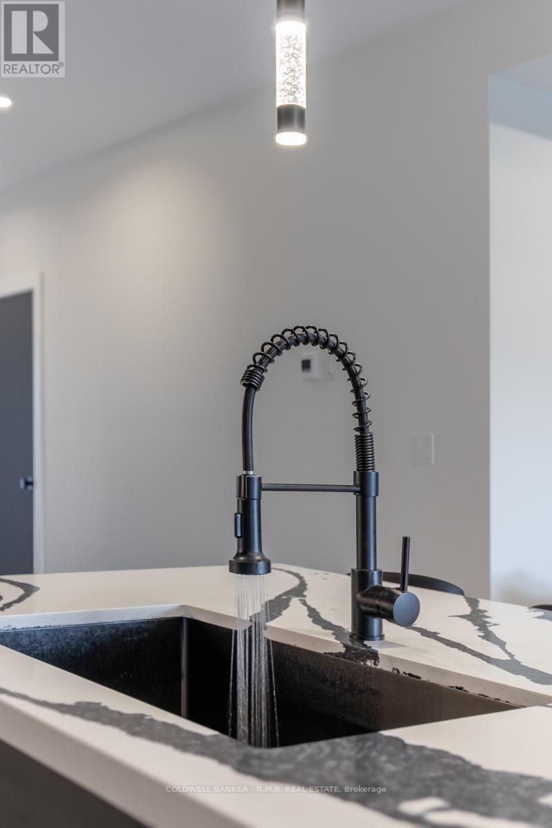 36 Page Street, Port Colborne, Ontario L3K 5V1 - Photo 10 - X12485652