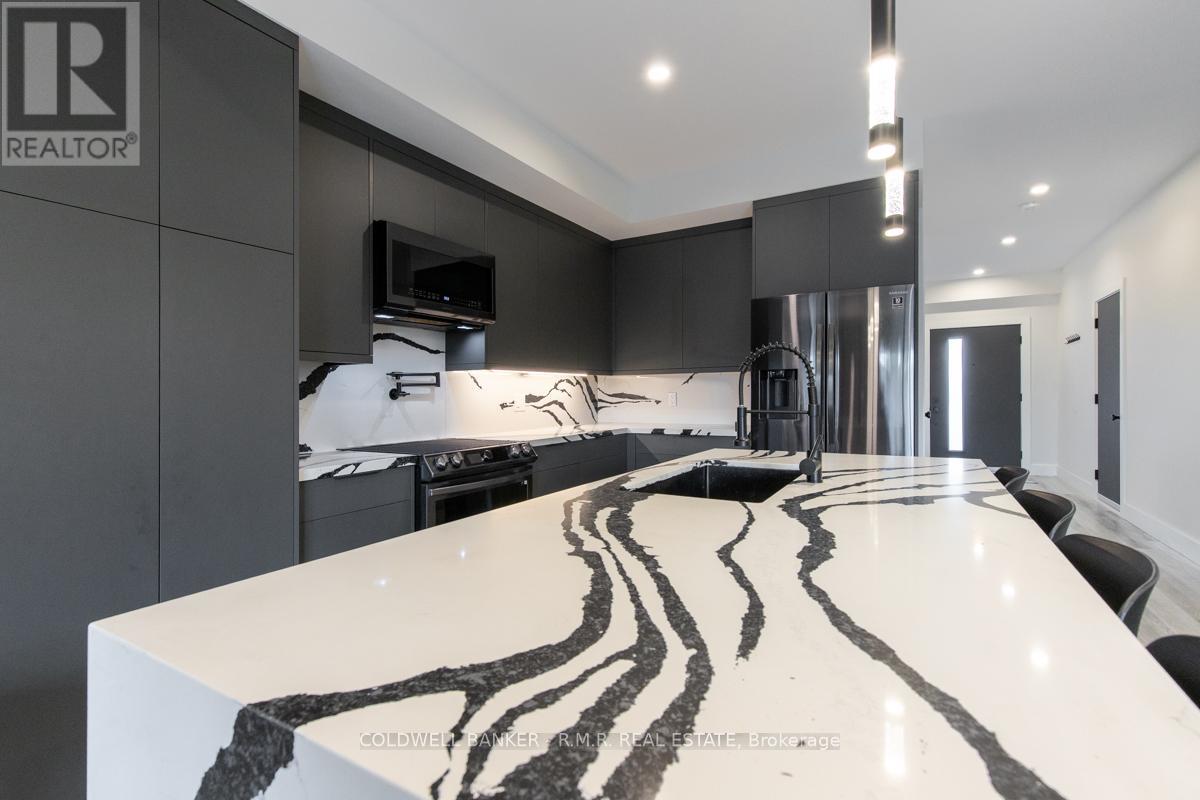 36 Page Street, Port Colborne, Ontario L3K 5V1 - Photo 8 - X12485652