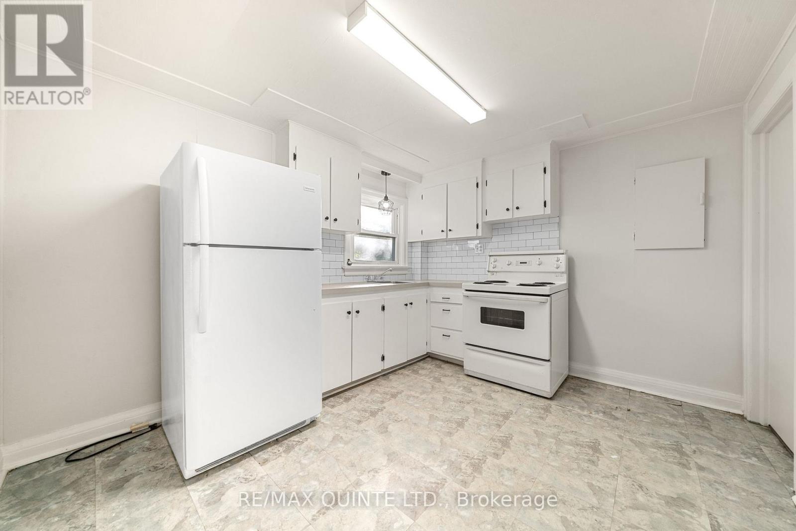 7 Ritchie Avenue, Belleville, Ontario  K8P 3V8 - Photo 2 - X12485667