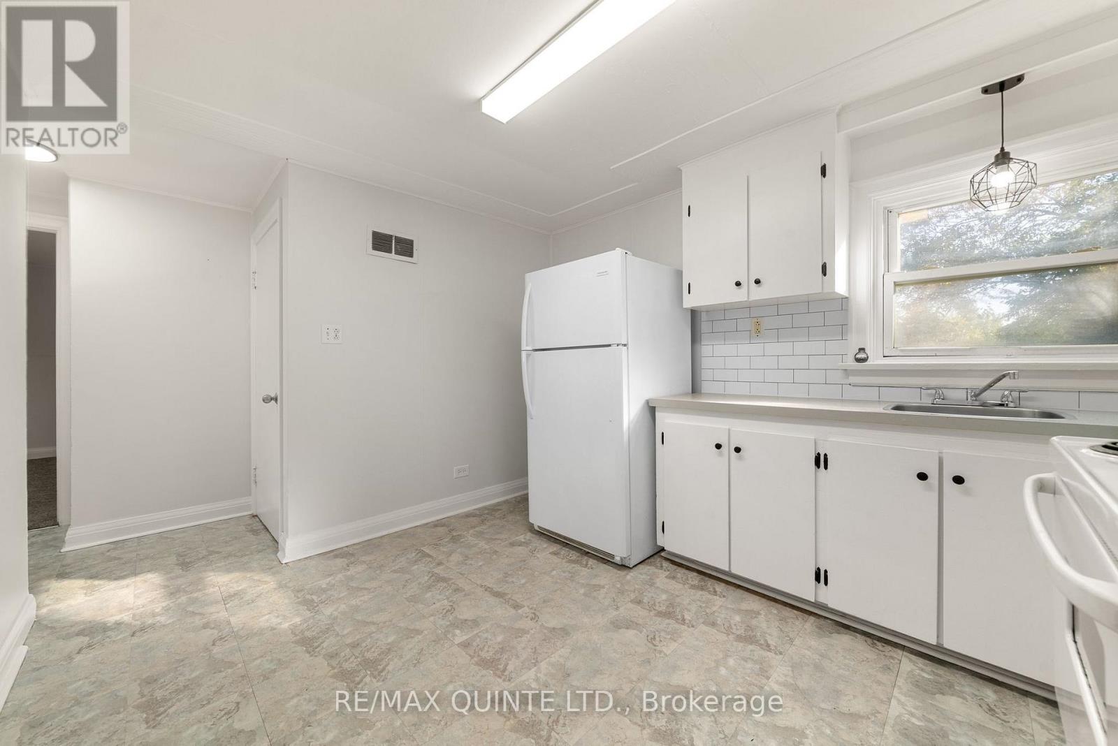 7 Ritchie Avenue, Belleville, Ontario  K8P 3V8 - Photo 5 - X12485667