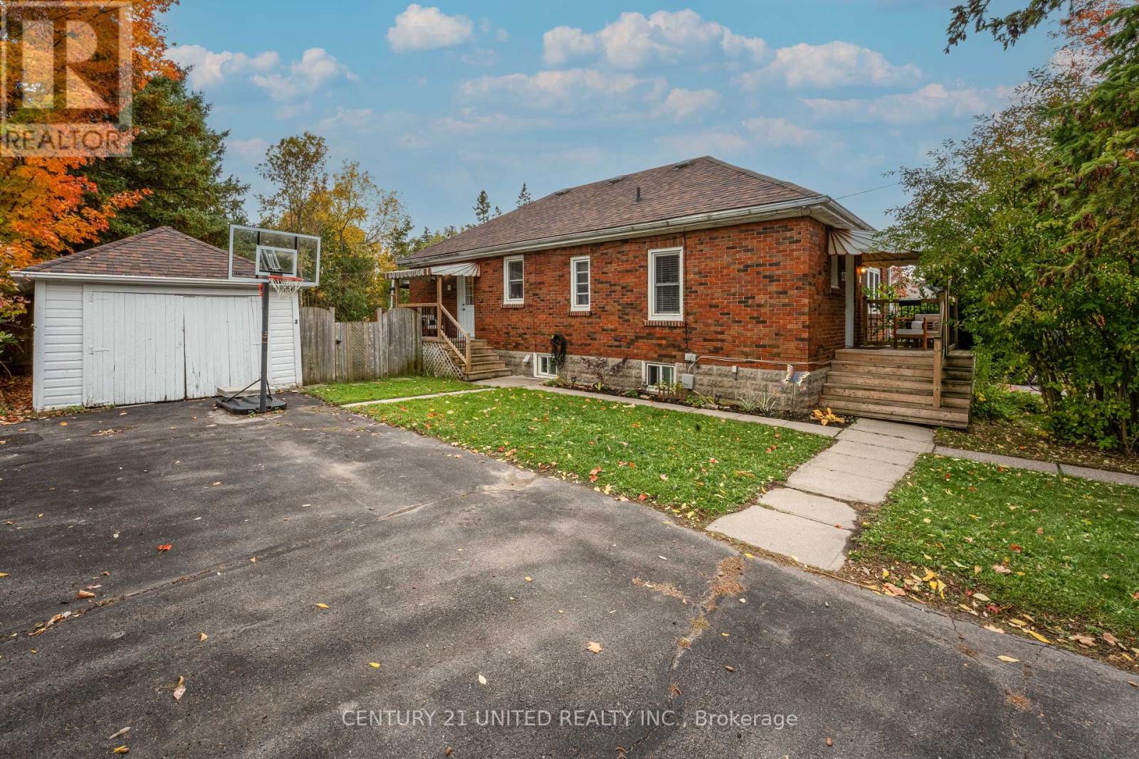 273 Bennet Street, Peterborough (Northcrest Ward 5), Ontario  K9H 5B8 - Photo 2 - X12485705