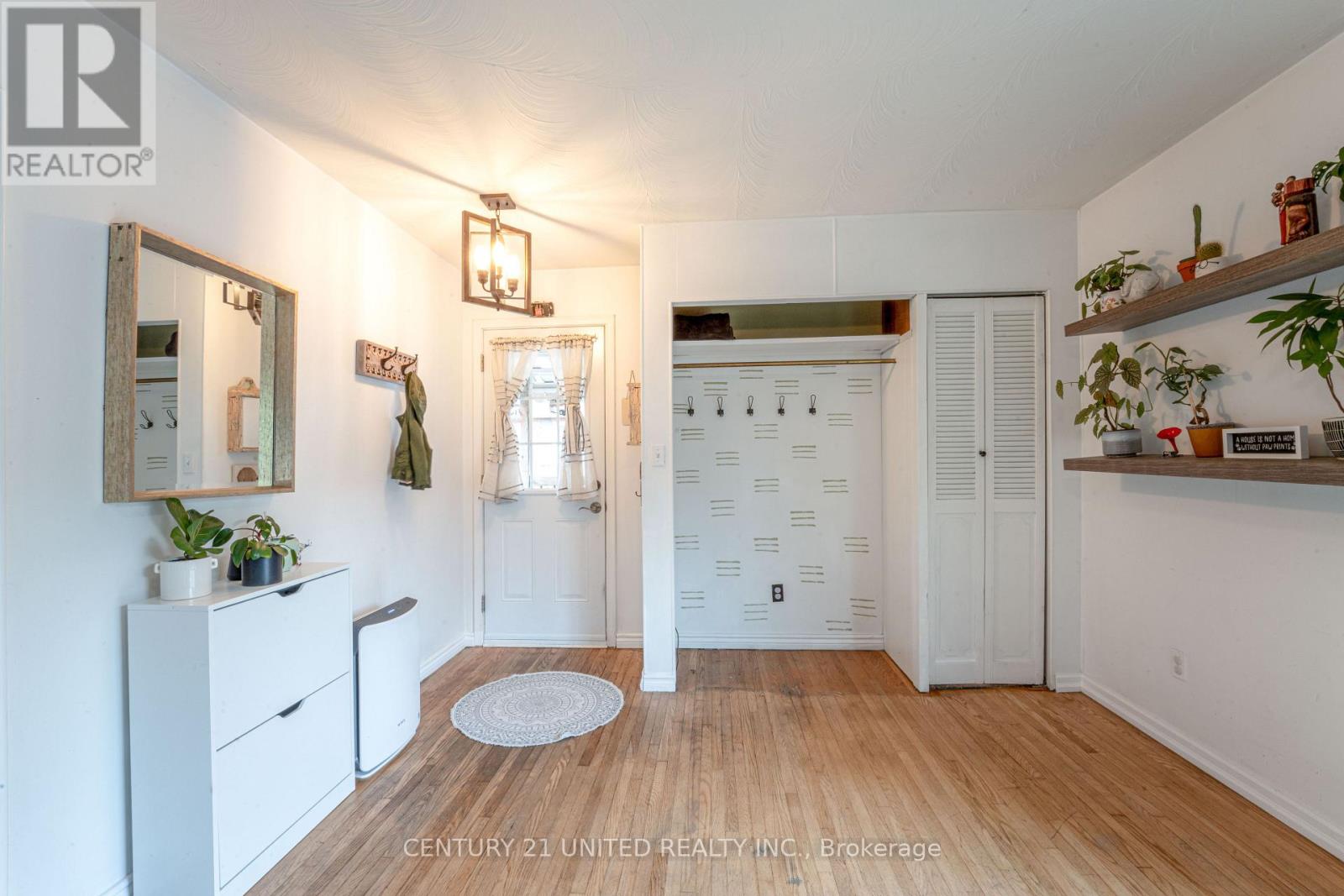 273 Bennet Street, Peterborough (Northcrest Ward 5), Ontario  K9H 5B8 - Photo 3 - X12485705