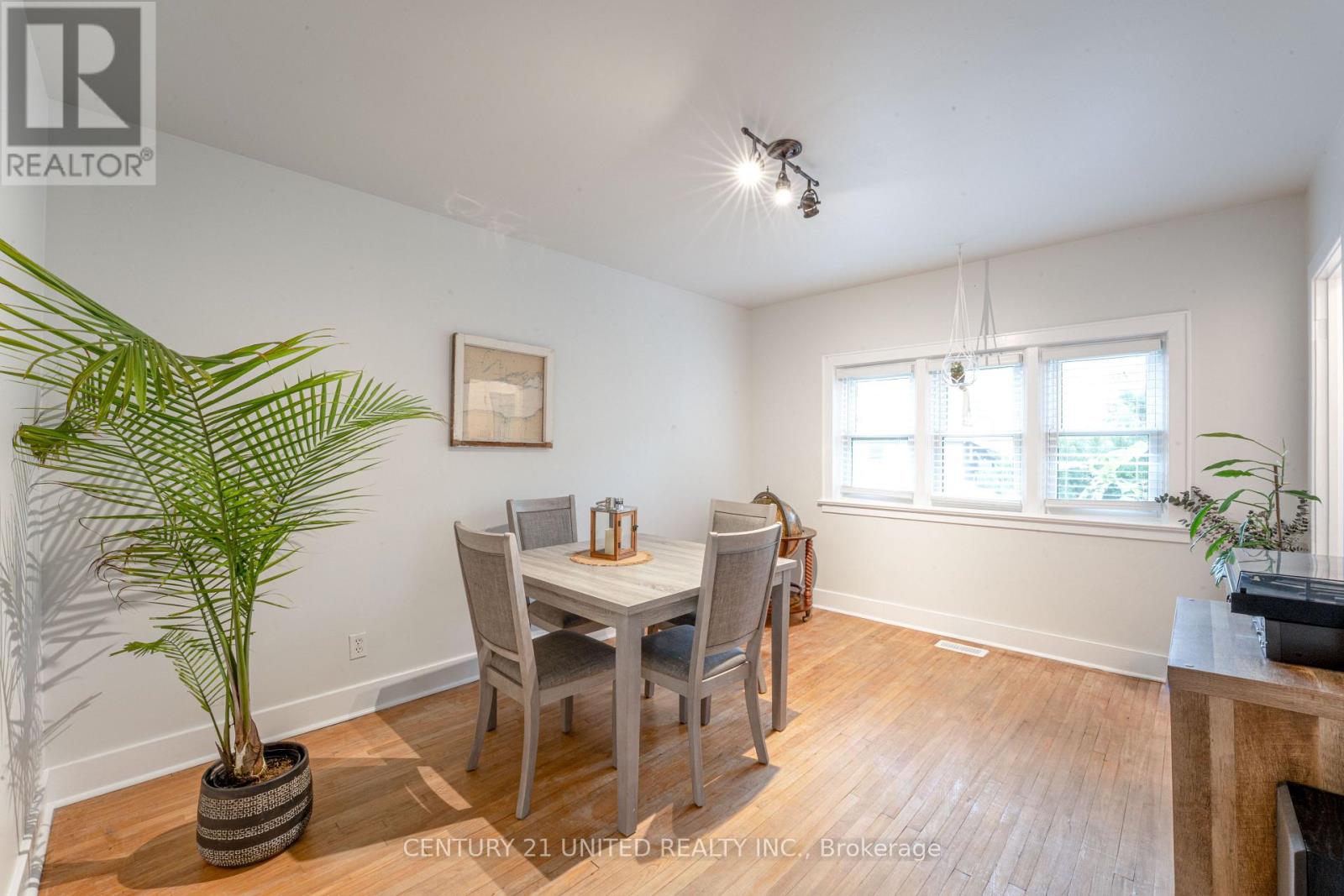 273 Bennet Street, Peterborough (Northcrest Ward 5), Ontario  K9H 5B8 - Photo 7 - X12485705