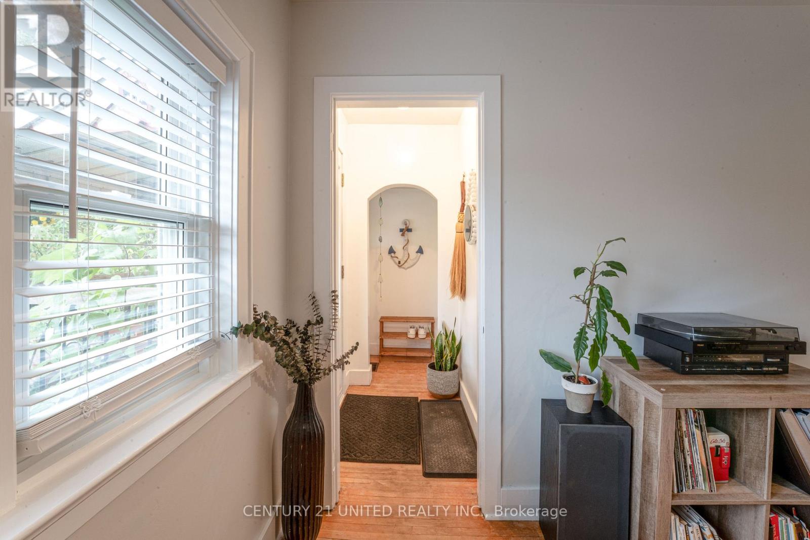 273 Bennet Street, Peterborough (Northcrest Ward 5), Ontario  K9H 5B8 - Photo 8 - X12485705