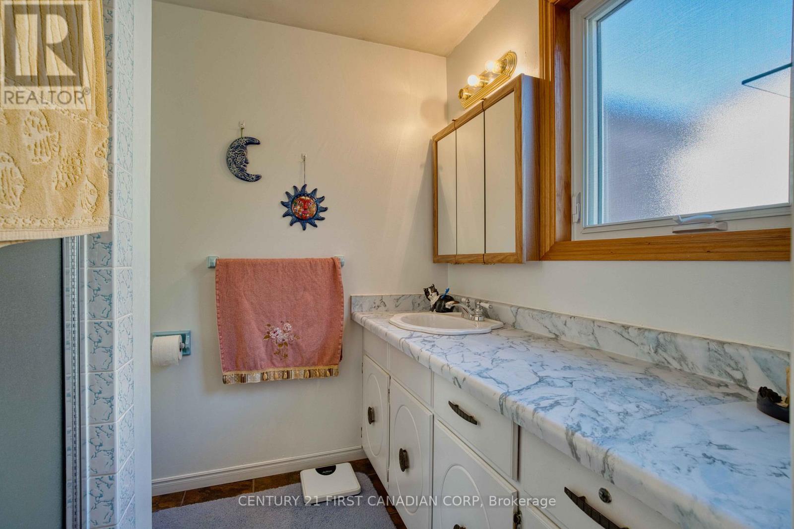 33 Fourwinds Road, London South, Ontario  N6K 3L1 - Photo 30 - X12485693