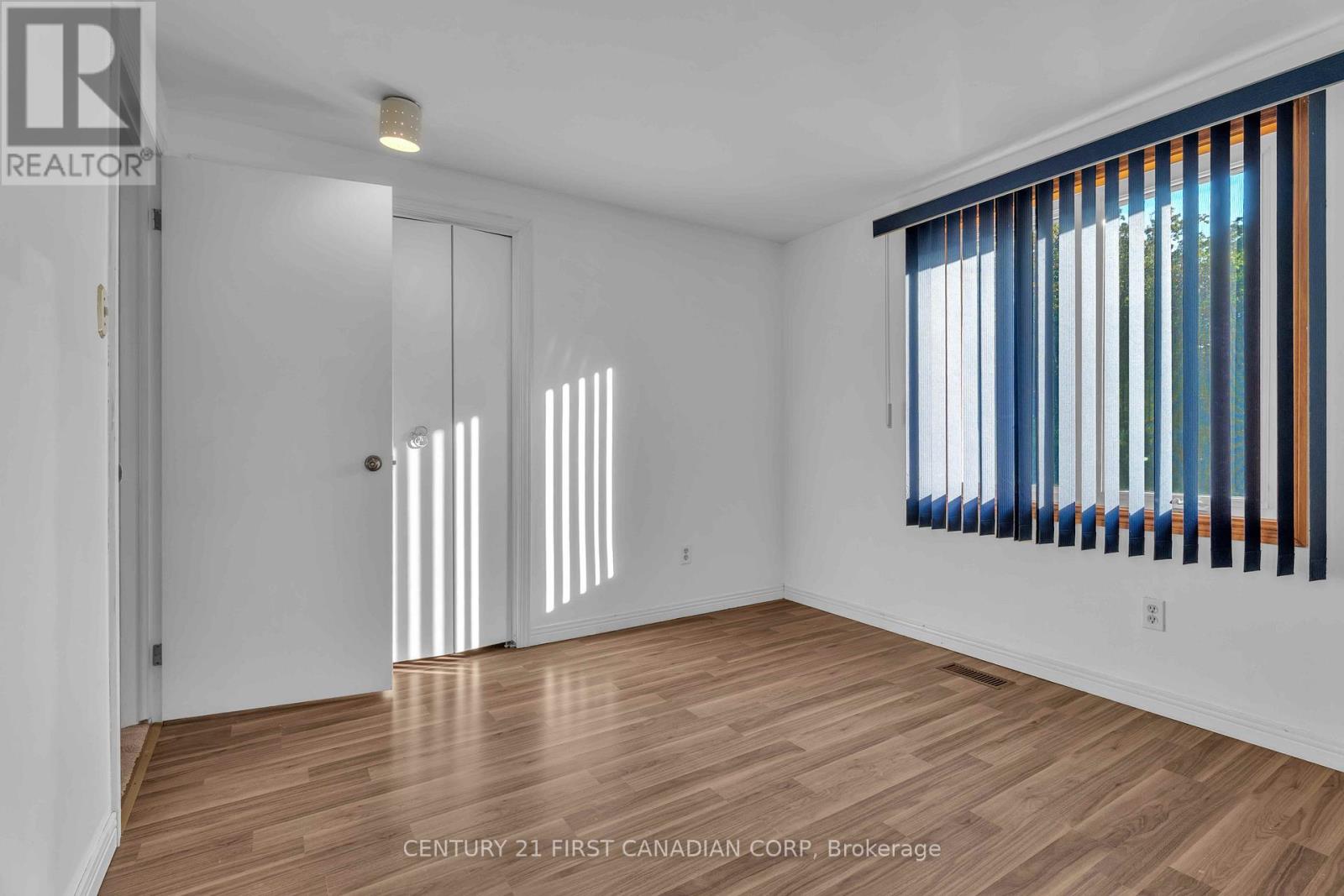 33 Fourwinds Road, London South, Ontario  N6K 3L1 - Photo 32 - X12485693