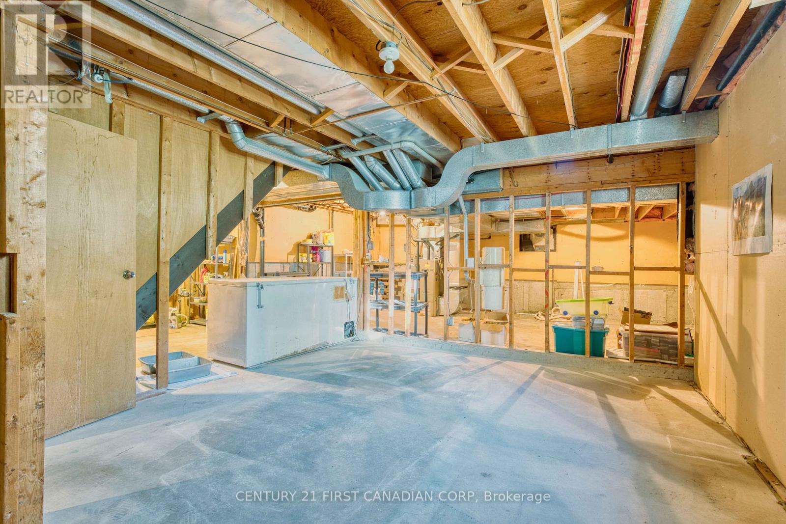 33 Fourwinds Road, London South, Ontario  N6K 3L1 - Photo 38 - X12485693