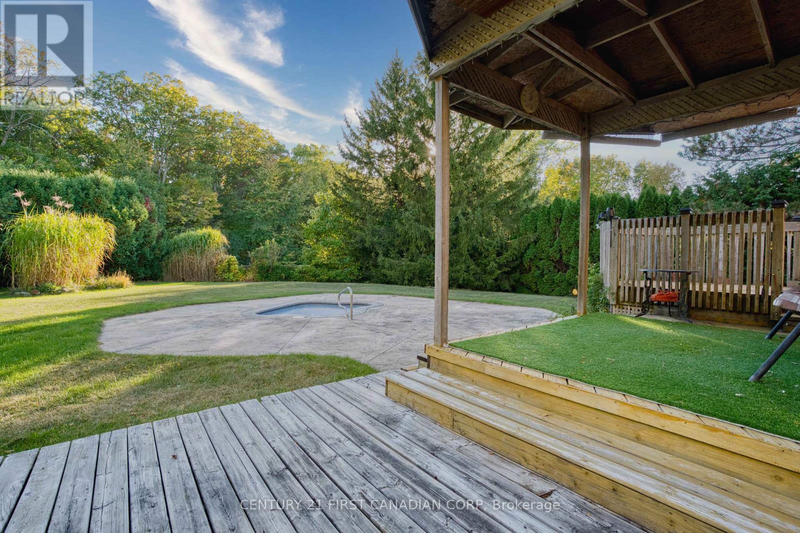 33 Fourwinds Road, London South, Ontario  N6K 3L1 - Photo 41 - X12485693