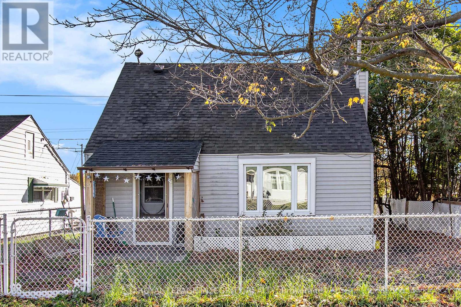 30 CHURCHILL CRESCENT, Smiths Falls, Ontario