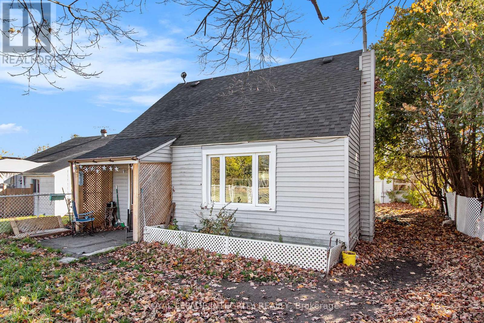 30 Churchill Crescent, Smiths Falls, Ontario  K7A 3H4 - Photo 2 - X12485645