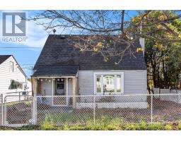 30 CHURCHILL CRESCENT, Smiths Falls, Ontario