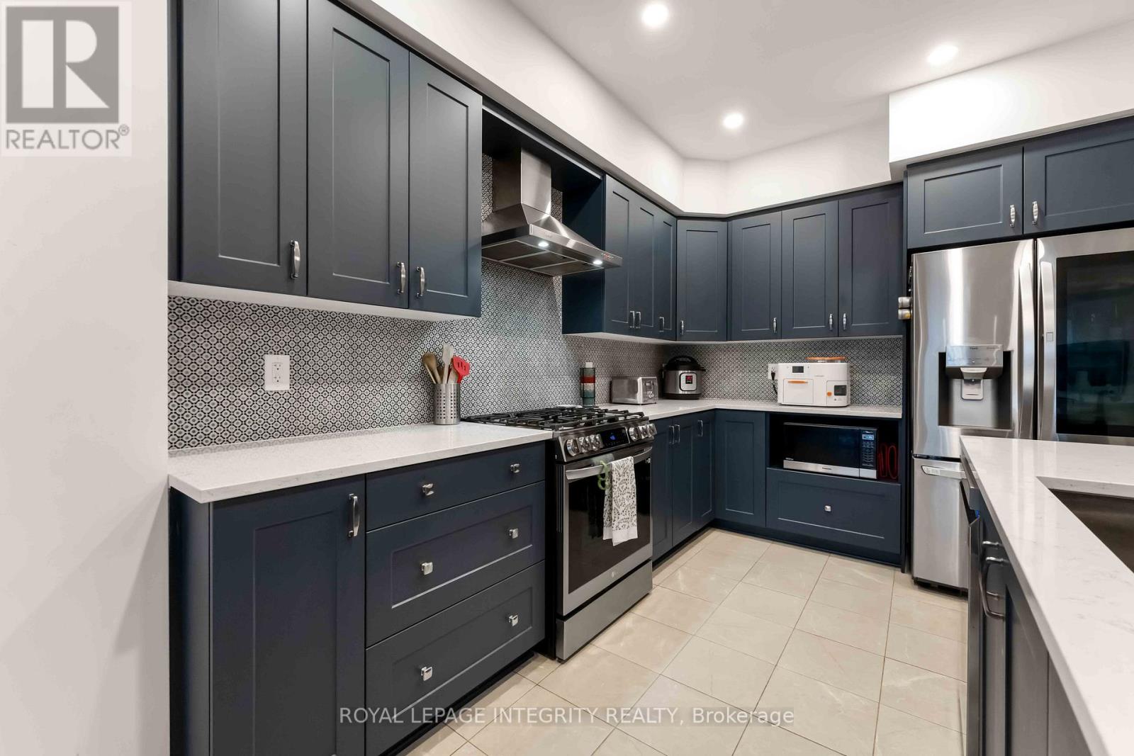 221 Finsbury Avenue, Ottawa, Ontario  K2S 2X9 - Photo 12 - X12485690