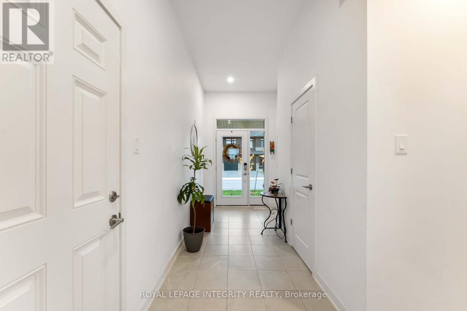 221 Finsbury Avenue, Ottawa, Ontario  K2S 2X9 - Photo 4 - X12485690