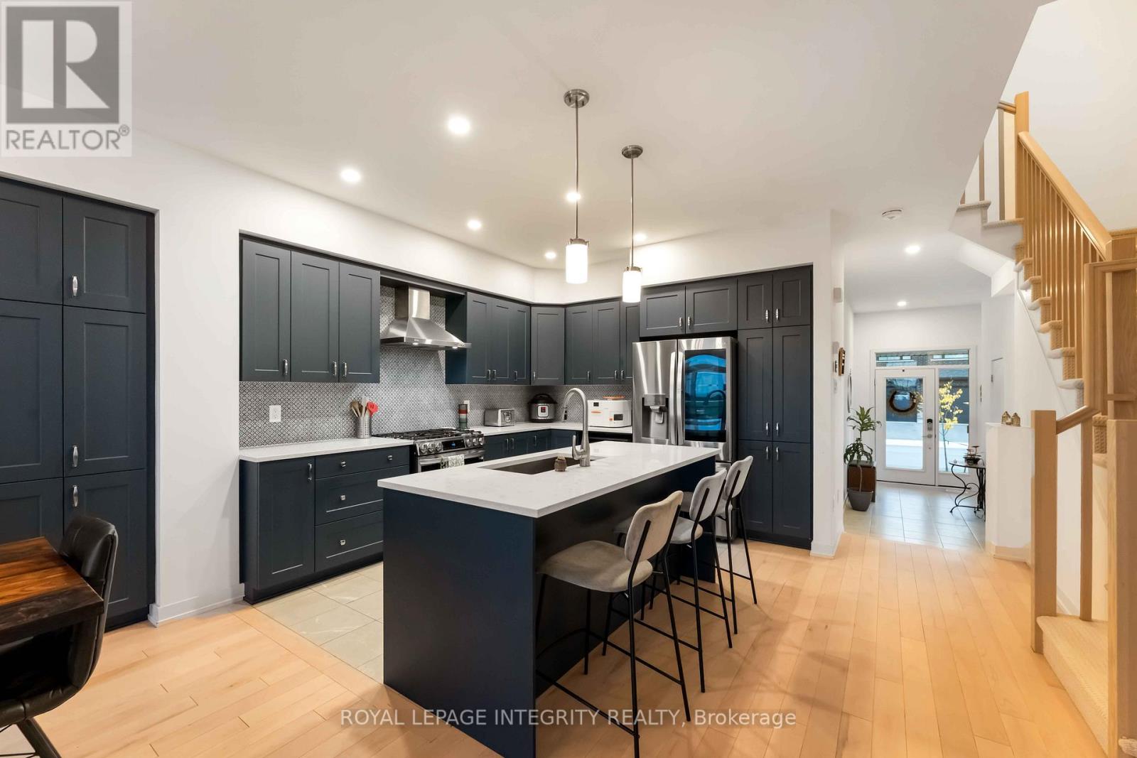 221 Finsbury Avenue, Ottawa, Ontario  K2S 2X9 - Photo 9 - X12485690