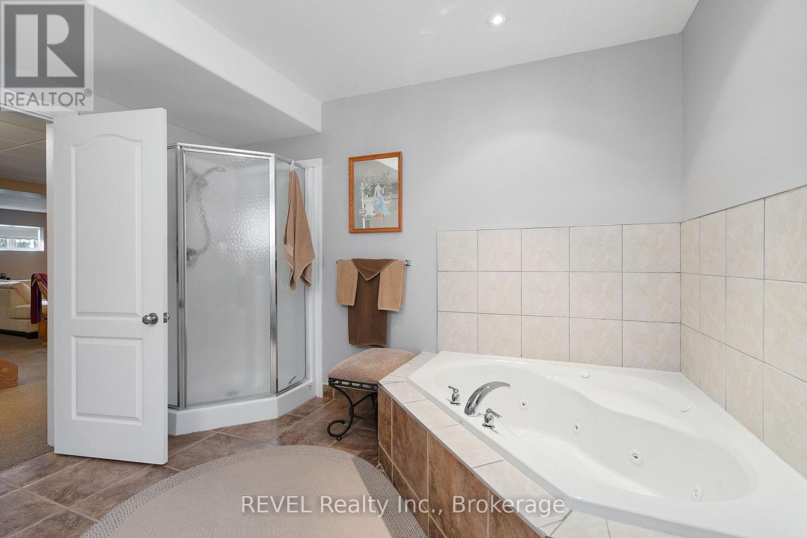 8028 Booth Street, Niagara Falls (Ascot), Ontario  L2H 1E8 - Photo 30 - X12485633