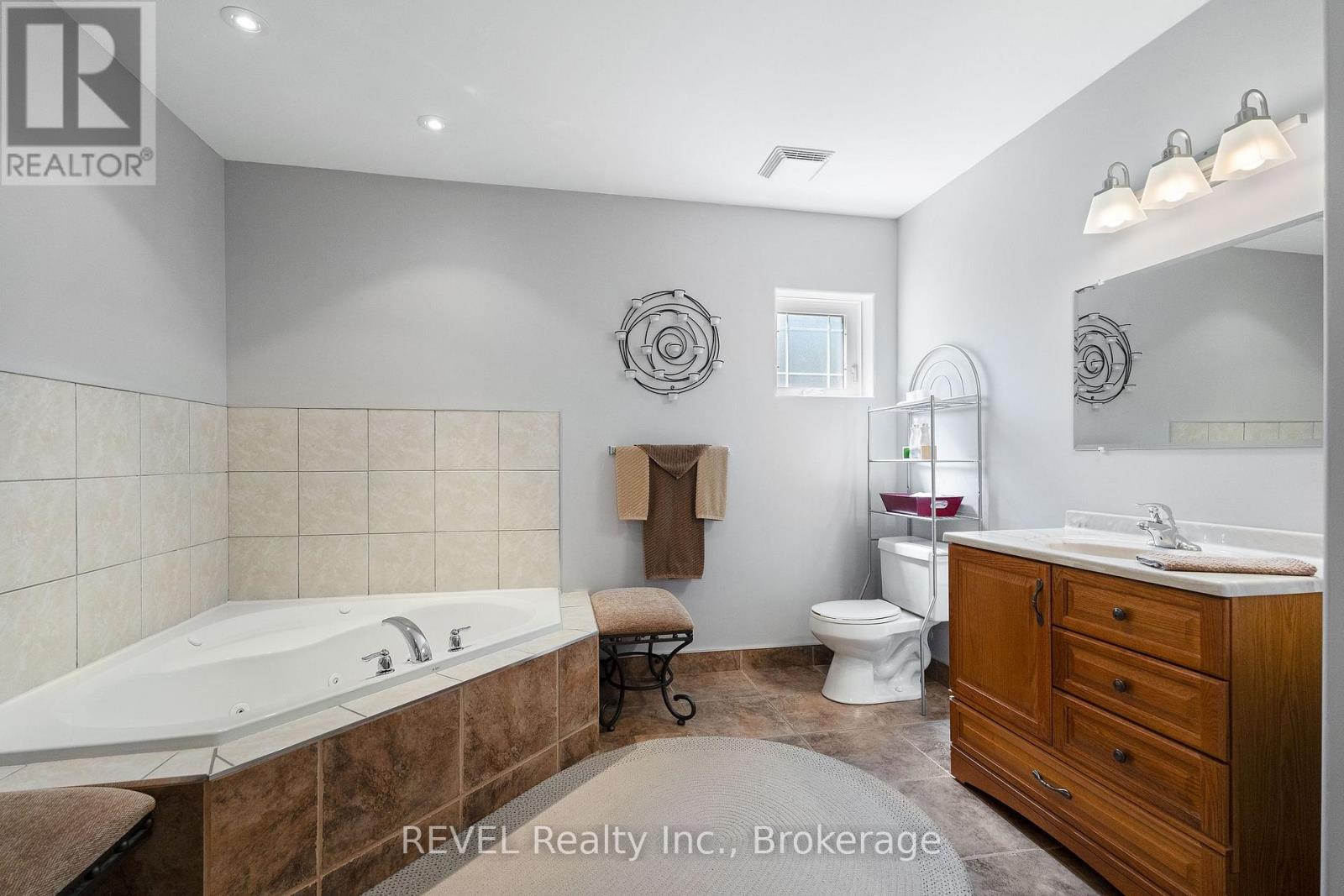 8028 Booth Street, Niagara Falls (Ascot), Ontario  L2H 1E8 - Photo 31 - X12485633