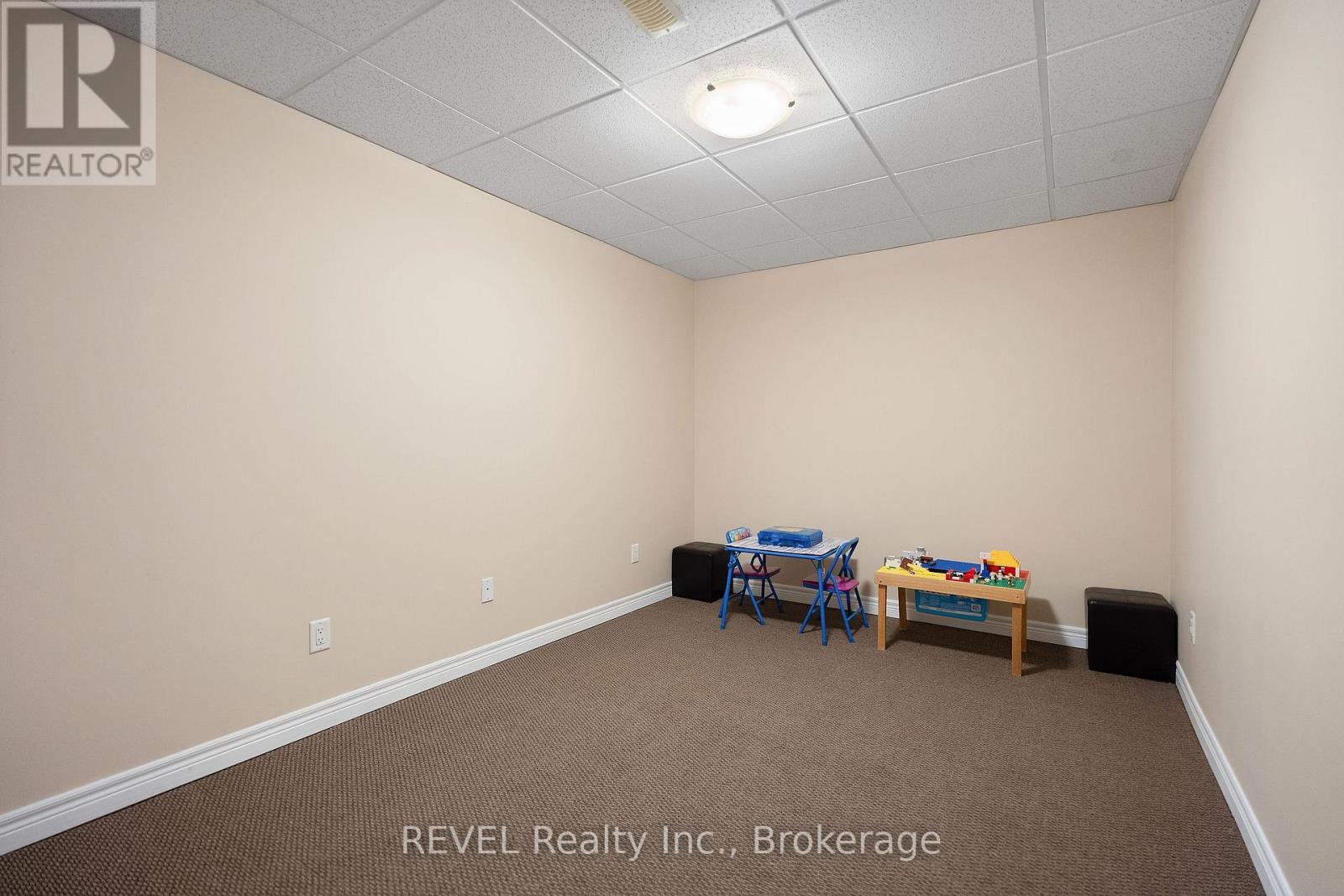 8028 Booth Street, Niagara Falls (Ascot), Ontario  L2H 1E8 - Photo 33 - X12485633