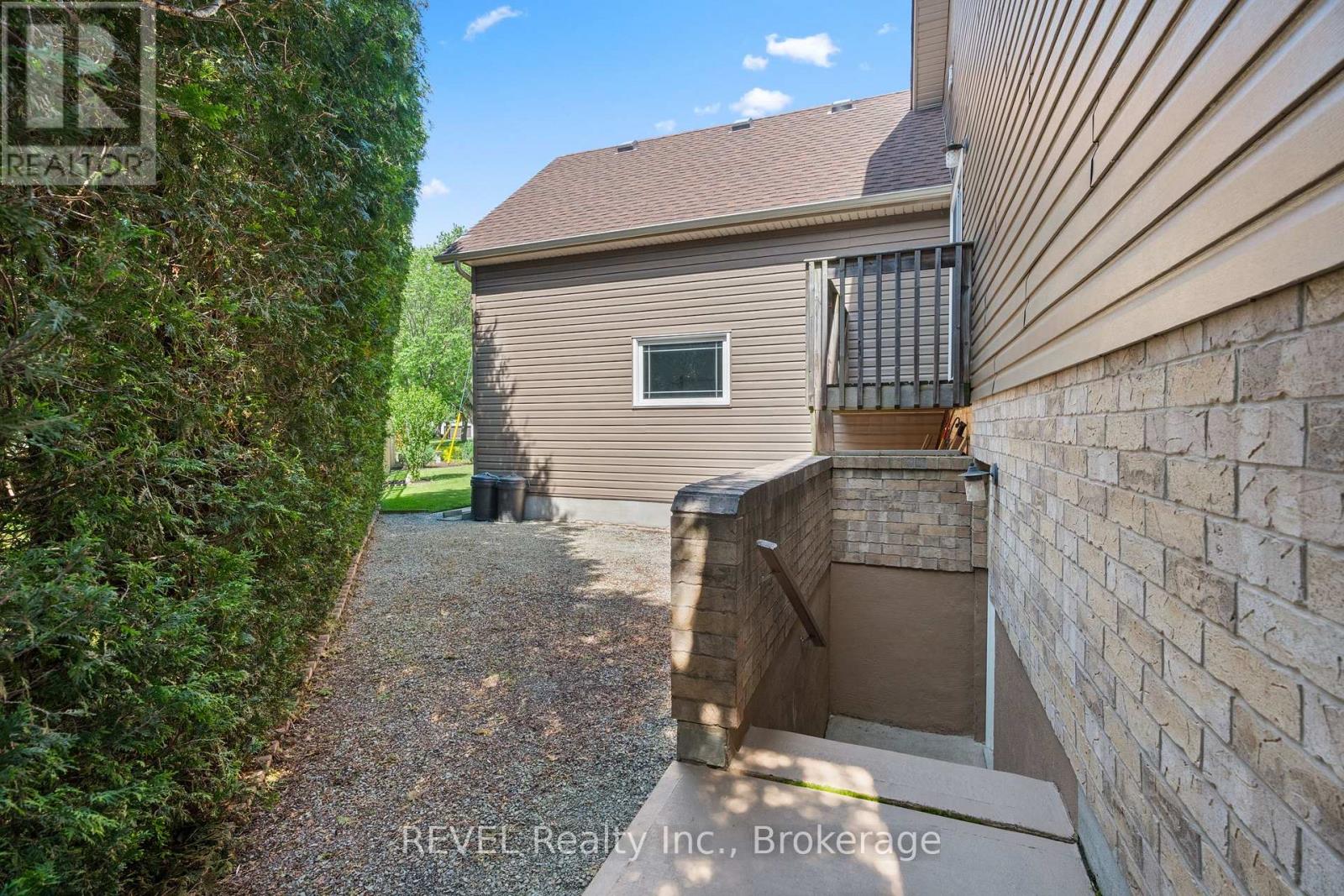 8028 Booth Street, Niagara Falls (Ascot), Ontario  L2H 1E8 - Photo 36 - X12485633