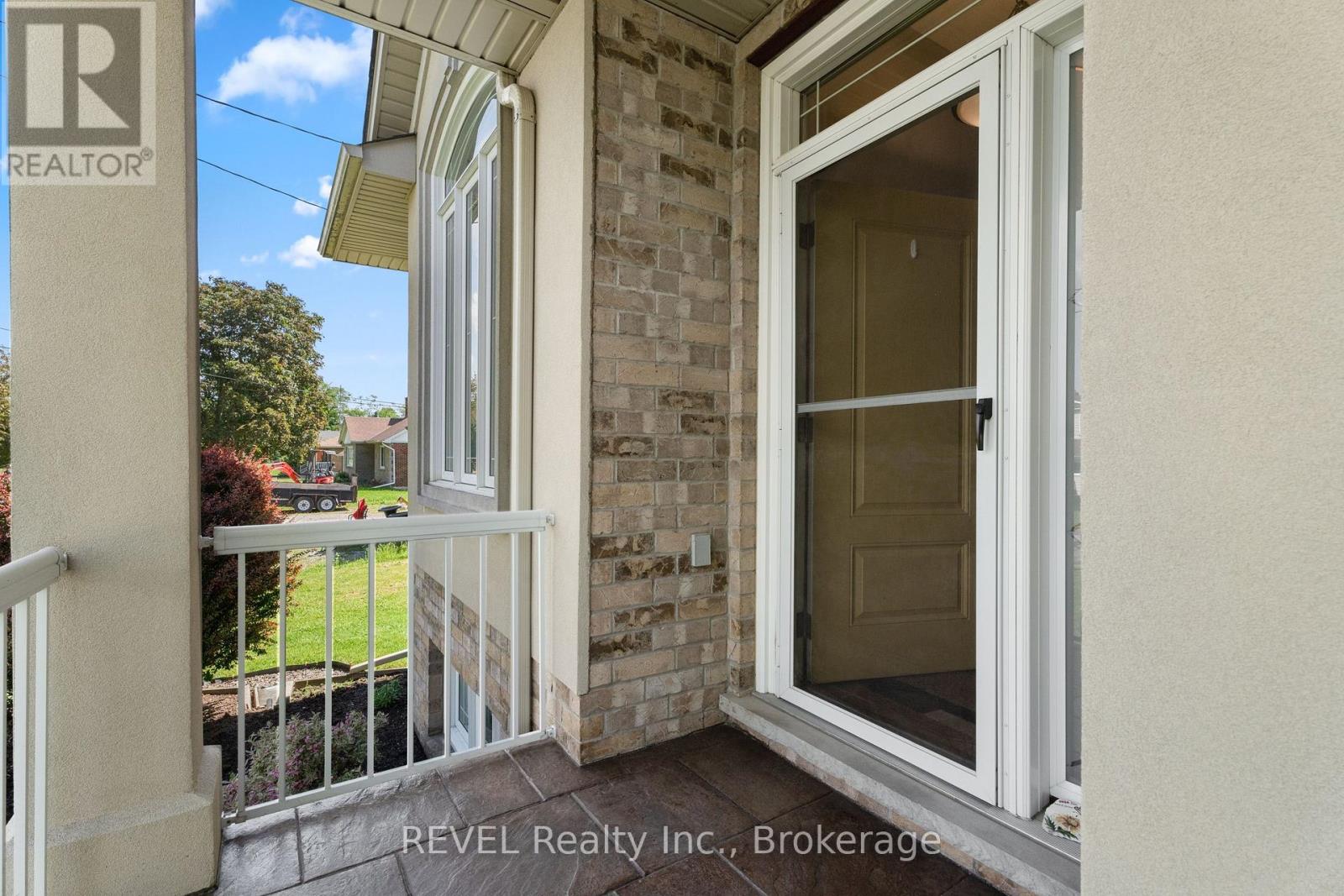 8028 Booth Street, Niagara Falls (Ascot), Ontario  L2H 1E8 - Photo 4 - X12485633